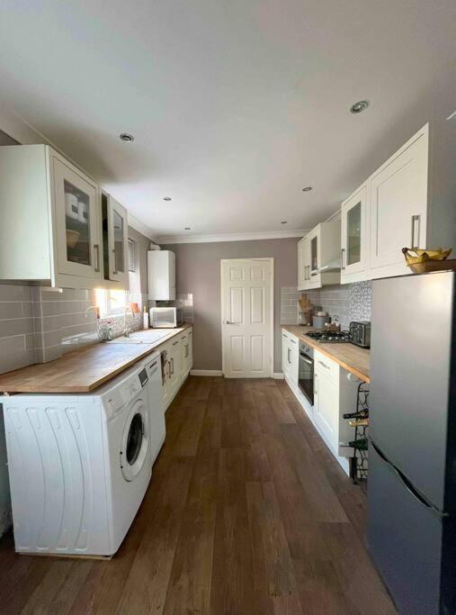 Cosy Flat In Burgess Hill, Sussex Apartment Exterior photo
