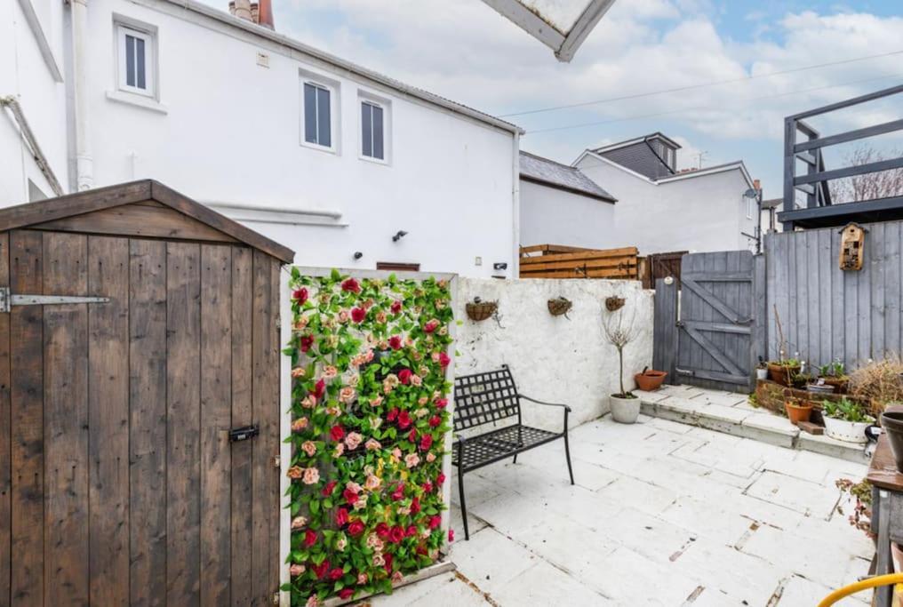 Cosy Flat In Burgess Hill, Sussex Apartment Exterior photo